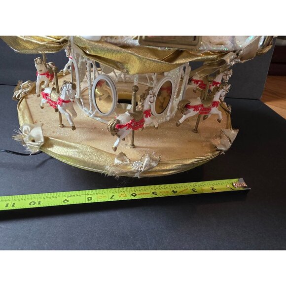Illuminated Animated Trendmasters Winter Park Carousel With Horses & Bows - Picture 8 of 14